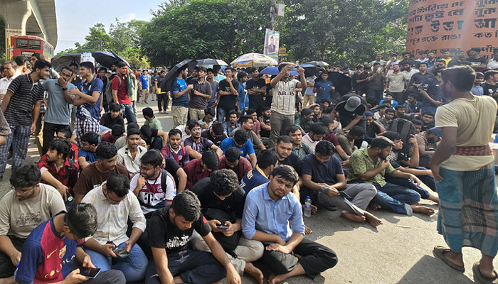 নতুন কর্মসূচি ঘোষণা করে শাহবাগ ছাড়লেন বুয়েট শিক্ষার্থীরা