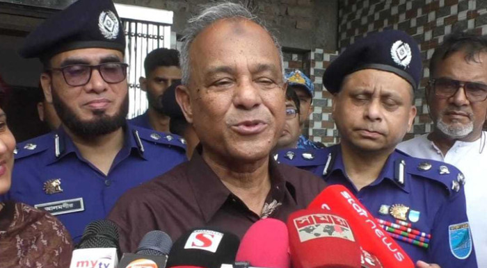 অবৈধ অস্ত্রের খবর দিলে পুরস্কার, পরিচয় গোপন রাখা হবে: স্বরাষ্ট্র উপদেষ্টা
