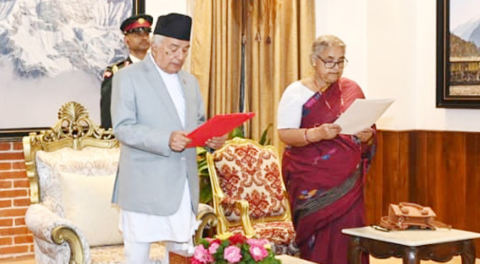 শপথ নিলেন নেপালের নতুন প্রধানমন্ত্রী