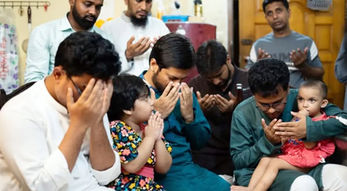 সাংবাদিক শিবলীর পরিবারের পাশে ডাকসুর নেতারা, ২ লাখ টাকা অনুদান