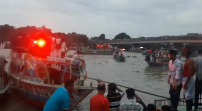 প্রতিমা বিসর্জনের সময় তুরাগে নৌকাডুবি, ২ শিশু নিখোঁজ