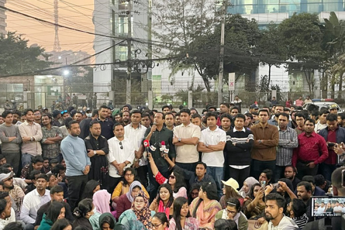 ইসি আশ্বাসে সরে গেছে ছাত্রদল, তিন অভিযোগের ব্যবস্থা নেওয়া হবে