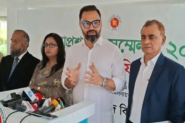 বক্তব্য রাখছেন যুব ও ক্রীড়া প্রতিমন্ত্রী আমিনুল হক