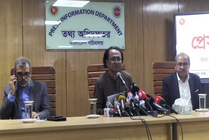 সচিবালয়ে তথ্য অধিদপ্তরের (পিআইডি) সম্মেলন কক্ষে তথ্য উপদেষ্টা