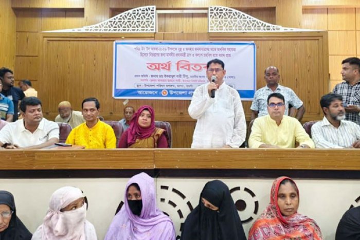 প্রধানমন্ত্রীর তহবিল থেকে সহায়তা পেলেন মান্দার ৫০০ অসহায় পরিবার