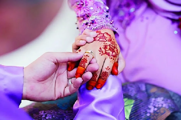 জুয়ার নেশায় একসঙ্গে ১৪ জনকে বিয়ে করলেন নারী!