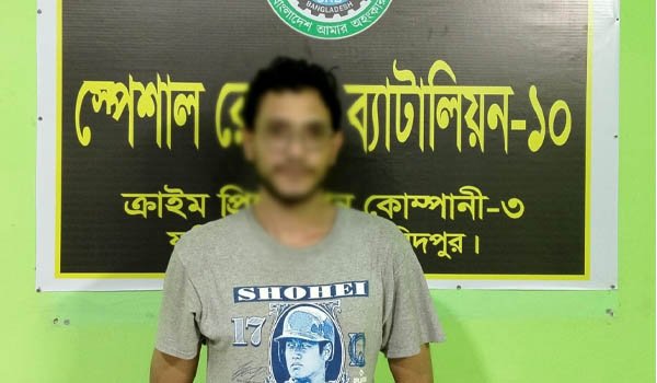 ফরিদপুরে পৃথক অভিযানে বিদেশি রিভলবার, গুলিসহ গ্রেপ্তার ১
