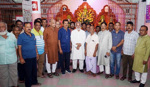 কেসিসি প্রশাসক নজরুল ইসলাম মঞ্জুর সনাতন ধর্মাবলম্বীদের সাথে শুভেচ্ছা বিনিময়