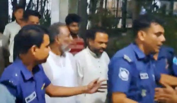 কারাগারে হাজীগঞ্জ বড় মসজিদের মোতাওয়াল্লী ও তার বাবা