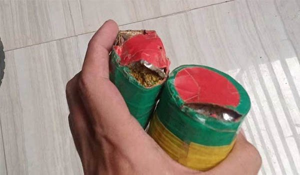 বিচারকের বাসার সামনে ককটেল বিস্ফোরণ, গ্রেপ্তার ৪
